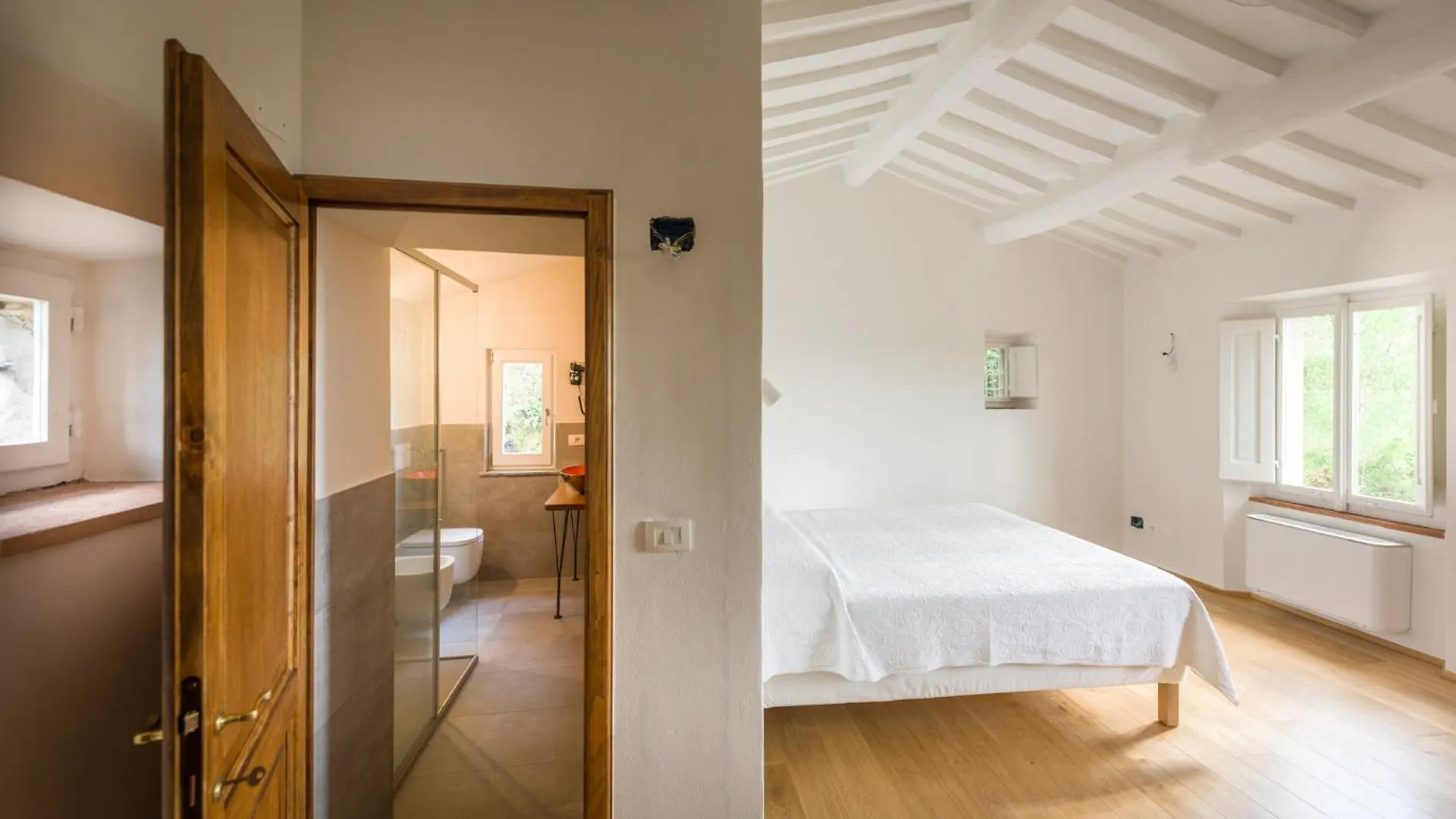 Fringuello - Mandorlo Villa Cortona Italy